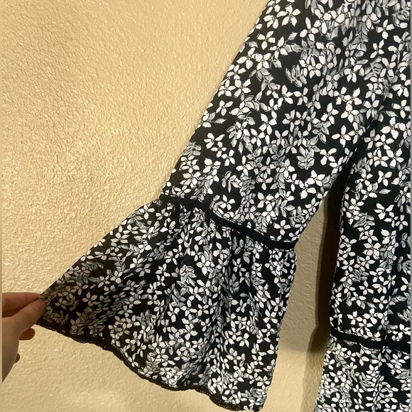 Who What Wear Floral Black & White Women's Top Size M Boho Peasant Normcore - Picture 3 of 7